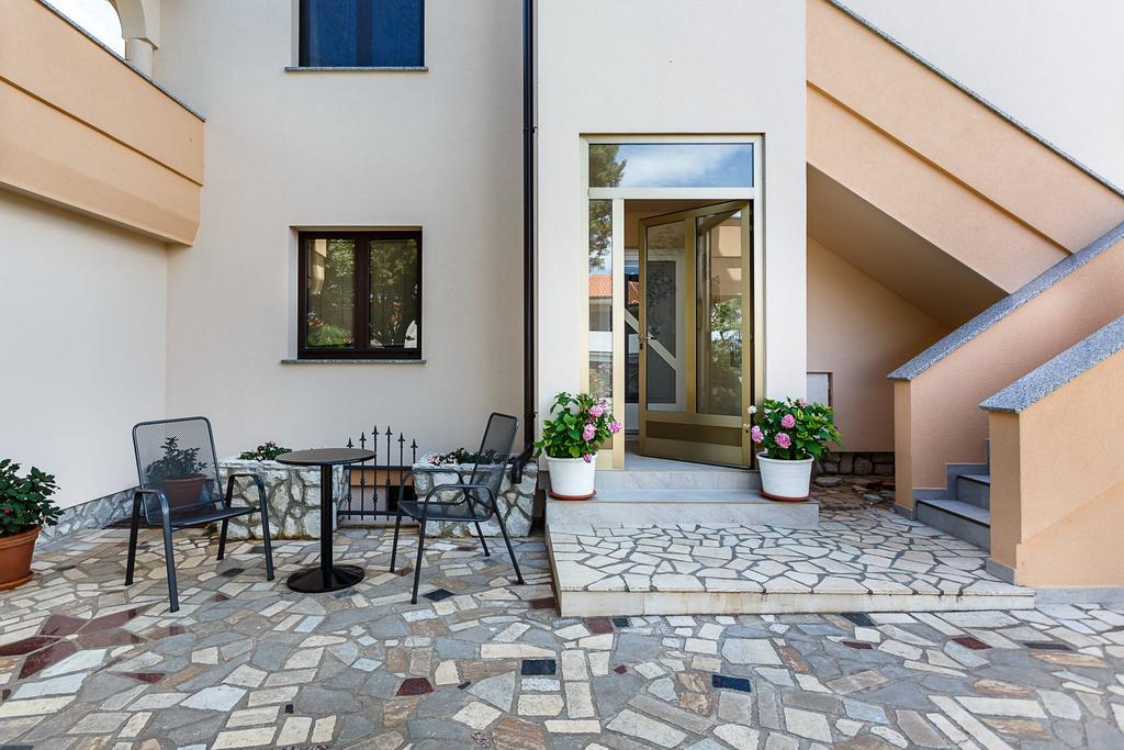 Rimbaldo Apartments Krk Town Buitenkant foto