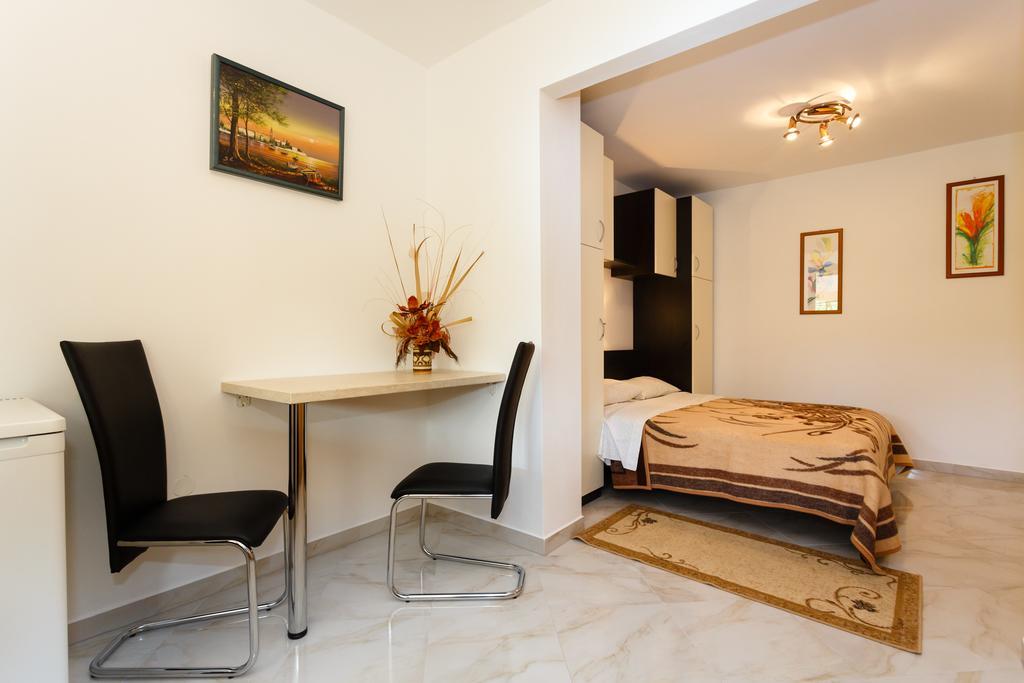 Rimbaldo Apartments Krk Town Buitenkant foto